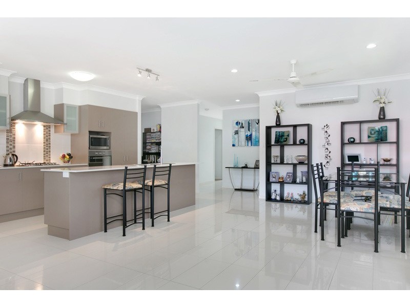6 Como Close, Kewarra Beach QLD 4879