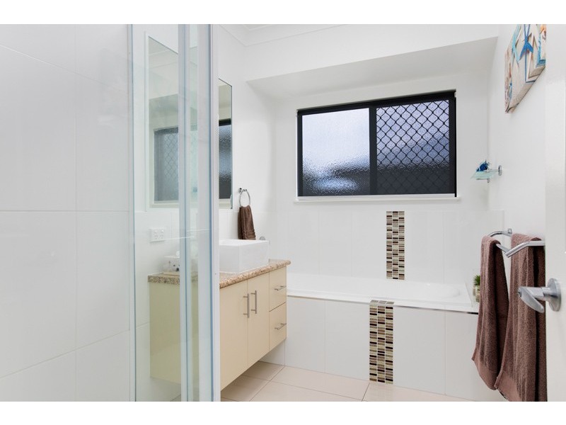 6 Como Close, Kewarra Beach QLD 4879
