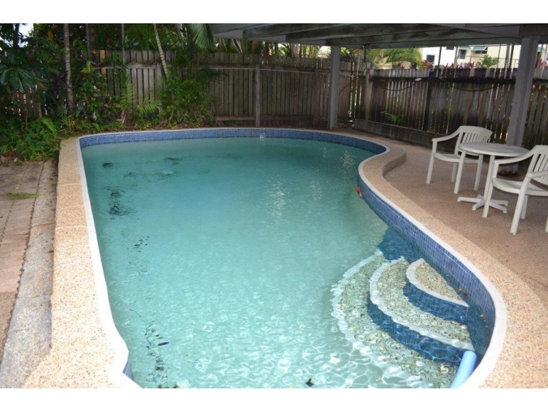 2/46 Moore Street, Trinity Beach QLD 4879