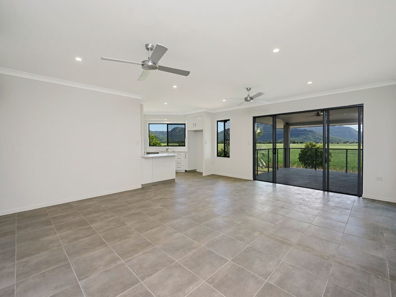 2/211-213 Kamerunga Road, Freshwater QLD 4870