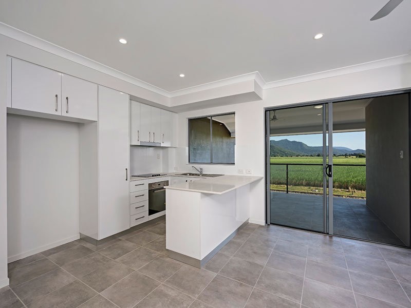 2/211-213 Kamerunga Road, Freshwater QLD 4870