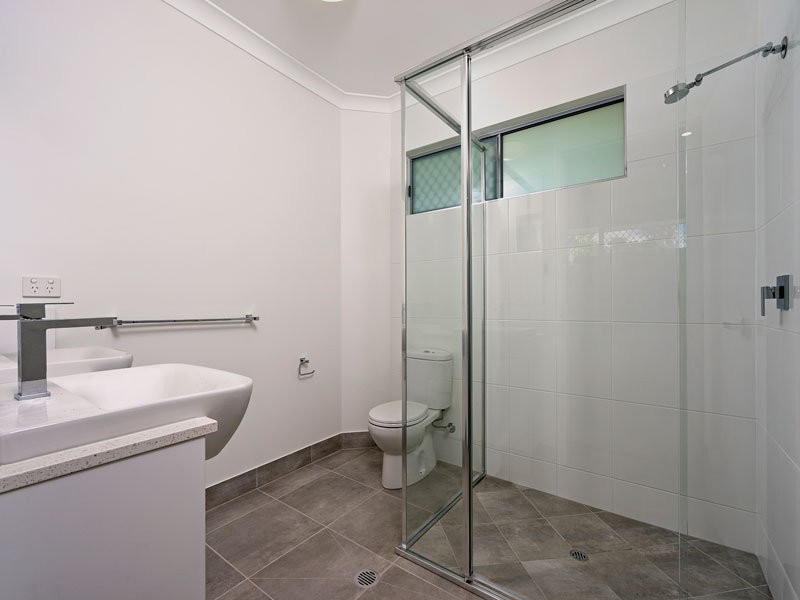 2/211-213 Kamerunga Road, Freshwater QLD 4870