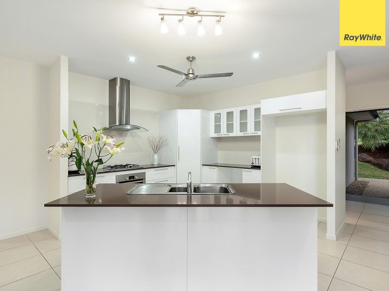 8 Retreat Close, Palm Cove QLD 4879