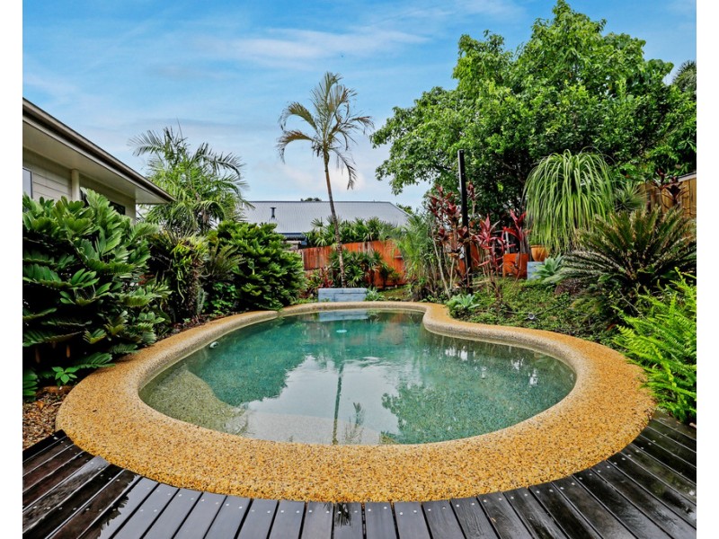 16 Lookout Terrace, Trinity Beach QLD 4879