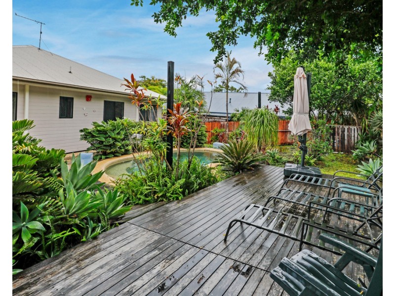 16 Lookout Terrace, Trinity Beach QLD 4879