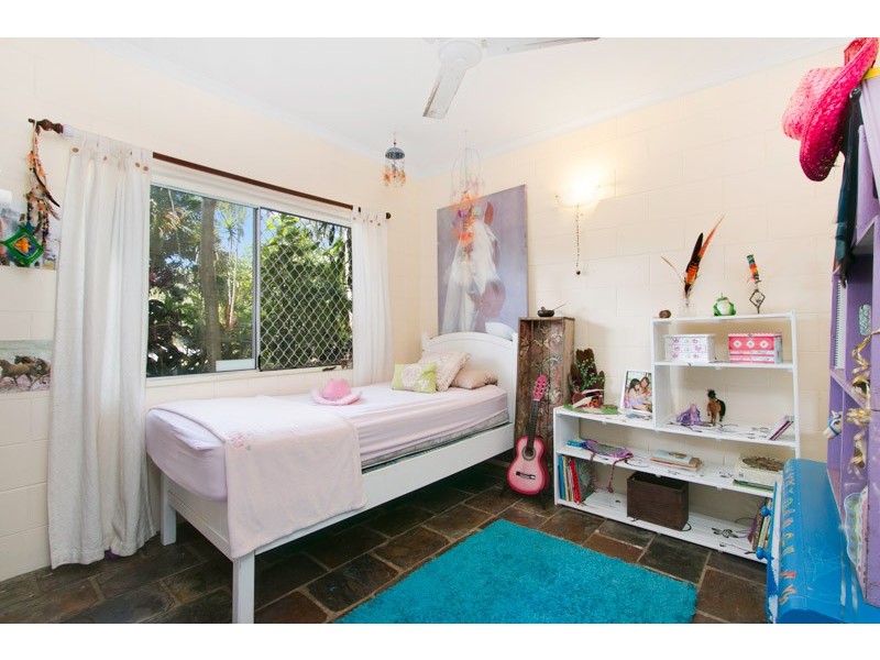 12 Banksia Close, Holloways Beach QLD 4878