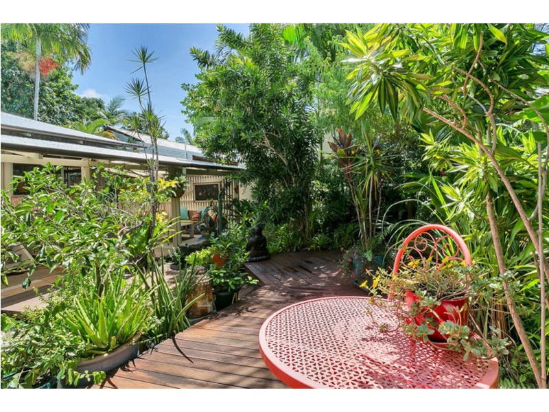 88 Christensen Street, Machans Beach QLD 4878