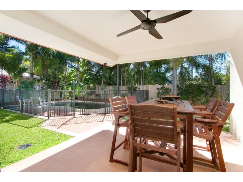 4 Franklin Close, Clifton Beach QLD 4879