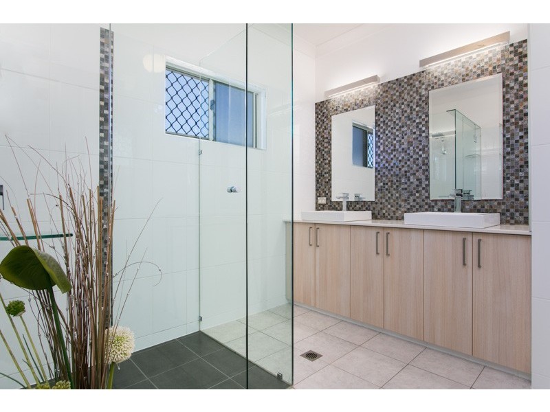 2 Collett Close, Kewarra Beach QLD 4879