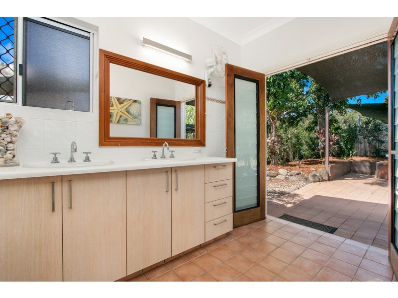 2 Collett Close, Kewarra Beach QLD 4879