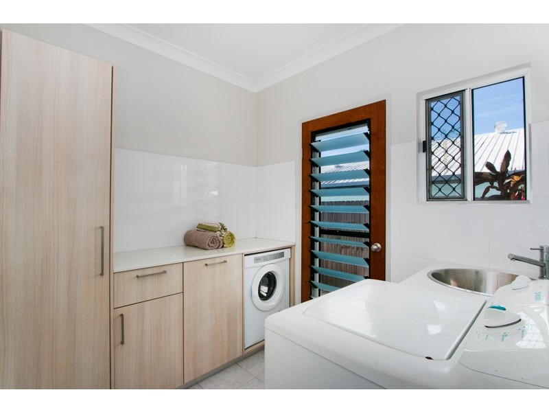 2 Collett Close, Kewarra Beach QLD 4879