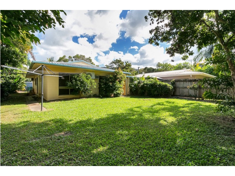 2/4 Agincourt Close, Clifton Beach QLD 4879