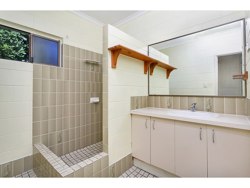 2/4 Agincourt Close, Clifton Beach QLD 4879