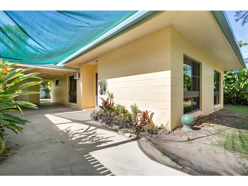 2/4 Agincourt Close, Clifton Beach QLD 4879