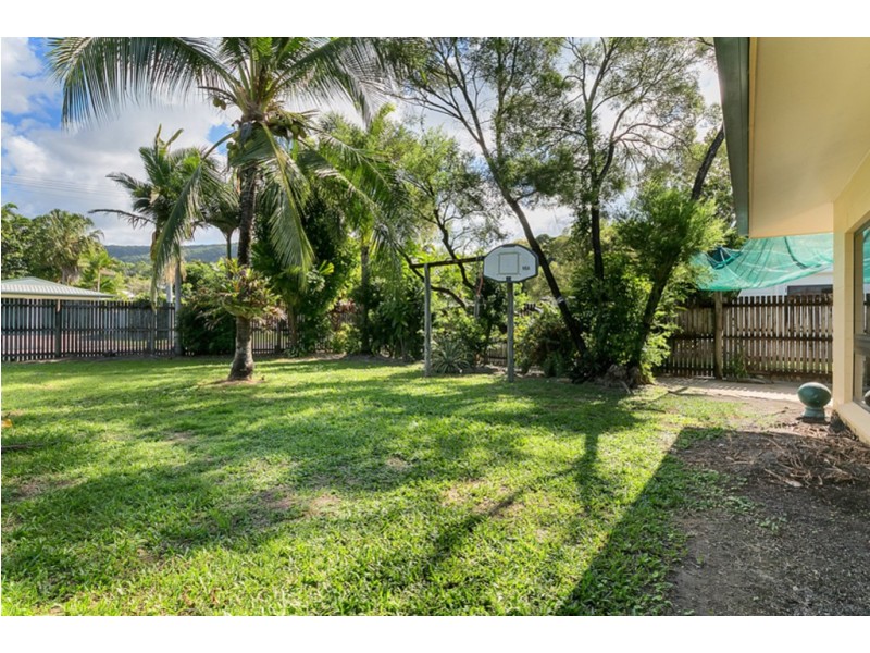 2/4 Agincourt Close, Clifton Beach QLD 4879