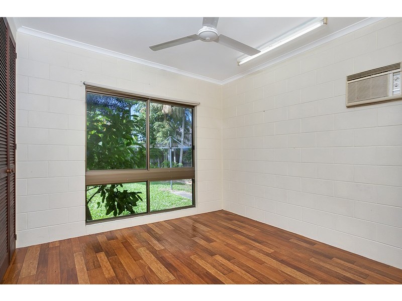 2/4 Agincourt Close, Clifton Beach QLD 4879