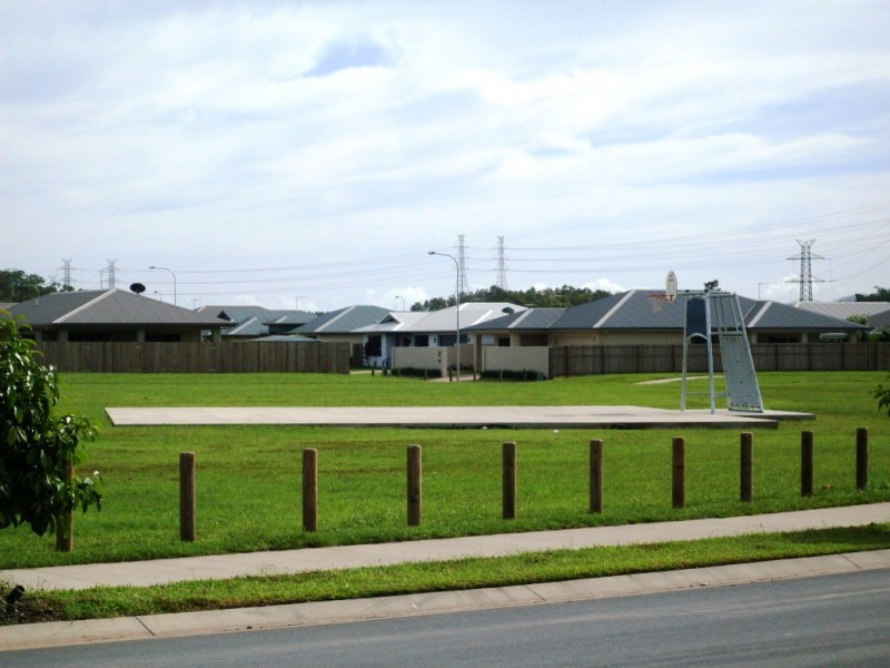 32 Phoenix Street, White Rock QLD 4868