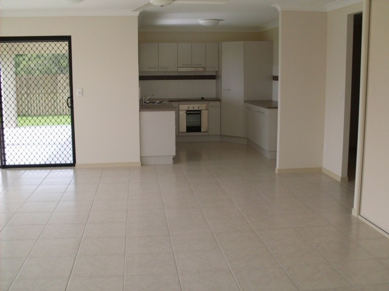 32 Phoenix Street, White Rock QLD 4868