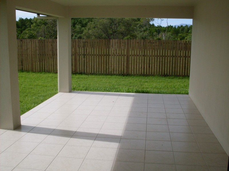 32 Phoenix Street, White Rock QLD 4868