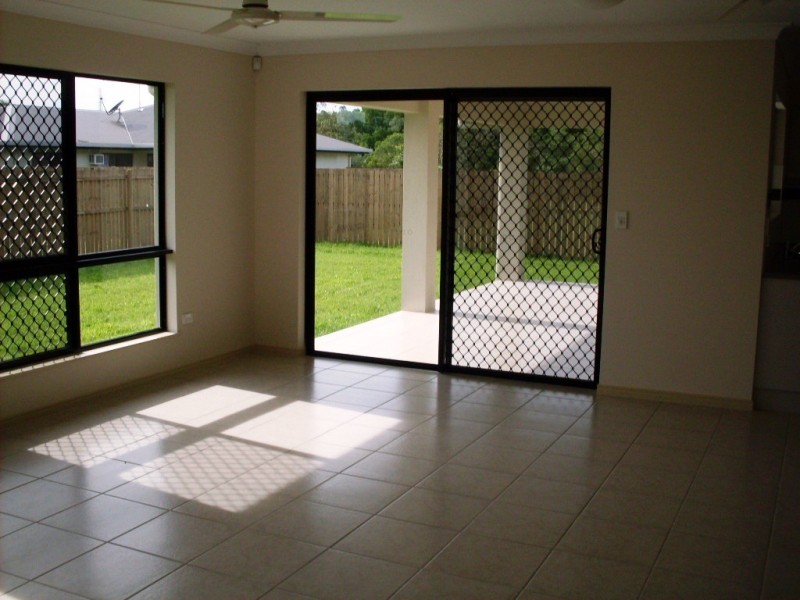 32 Phoenix Street, White Rock QLD 4868