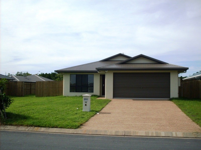 32 Phoenix Street, White Rock QLD 4868