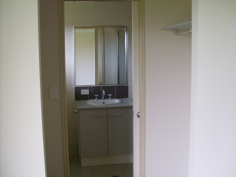 32 Phoenix Street, White Rock QLD 4868