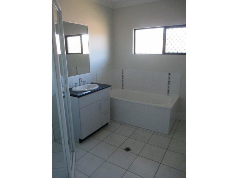 16 Moojeeba Way, Trinity Park QLD 4879