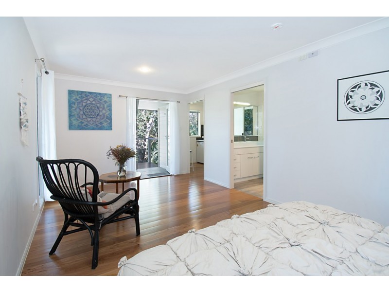 4 Palmer Avenue, Ocean Shores NSW 2483