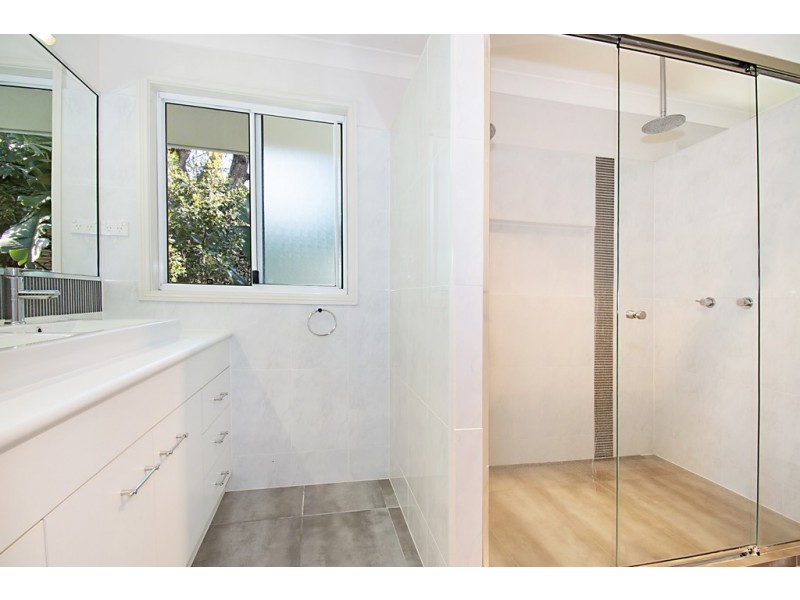 4 Palmer Avenue, Ocean Shores NSW 2483