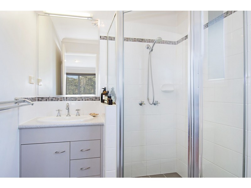 4 Palmer Avenue, Ocean Shores NSW 2483