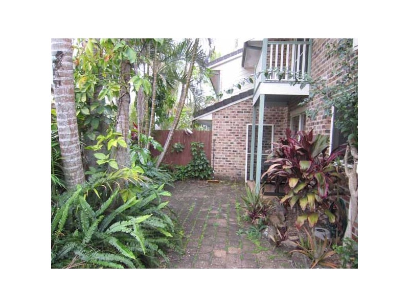 2/8 Hazelwood Close, Suffolk Park NSW 2481