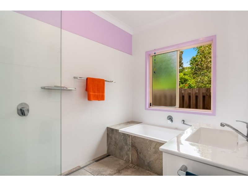 24 Bottlebrush Crescent, Suffolk Park NSW 2481