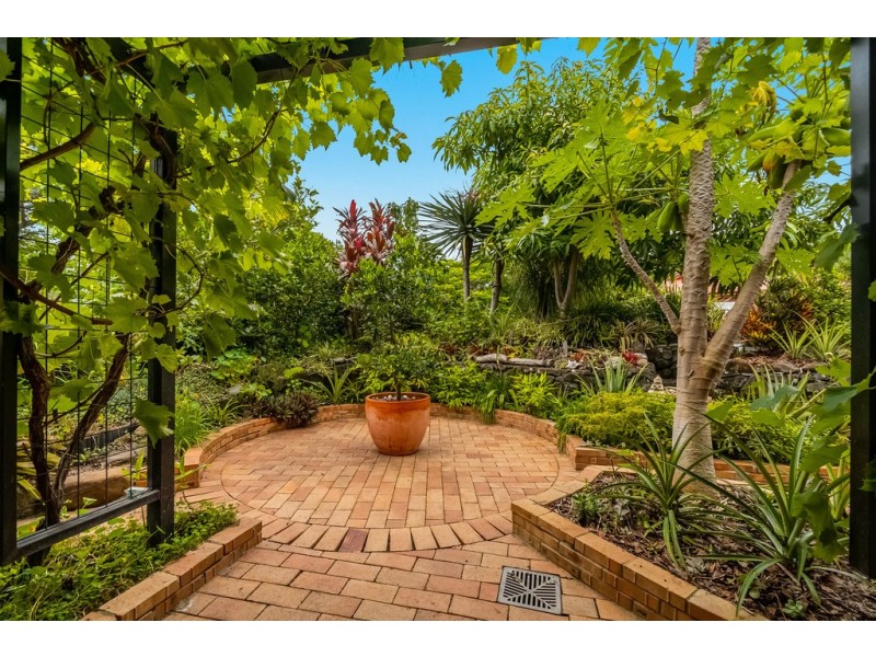 24 Bottlebrush Crescent, Suffolk Park NSW 2481