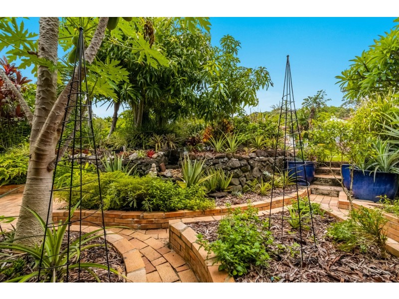 24 Bottlebrush Crescent, Suffolk Park NSW 2481