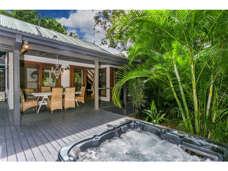 9 Bottlebrush Crescent, Suffolk Park NSW 2481