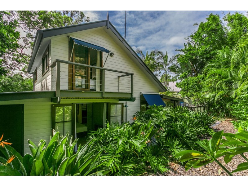 9 Bottlebrush Crescent, Suffolk Park NSW 2481