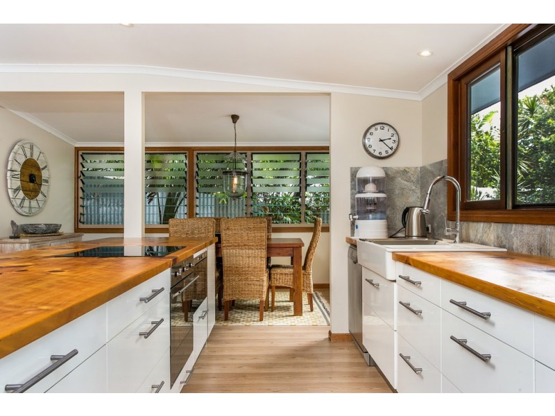 9 Bottlebrush Crescent, Suffolk Park NSW 2481