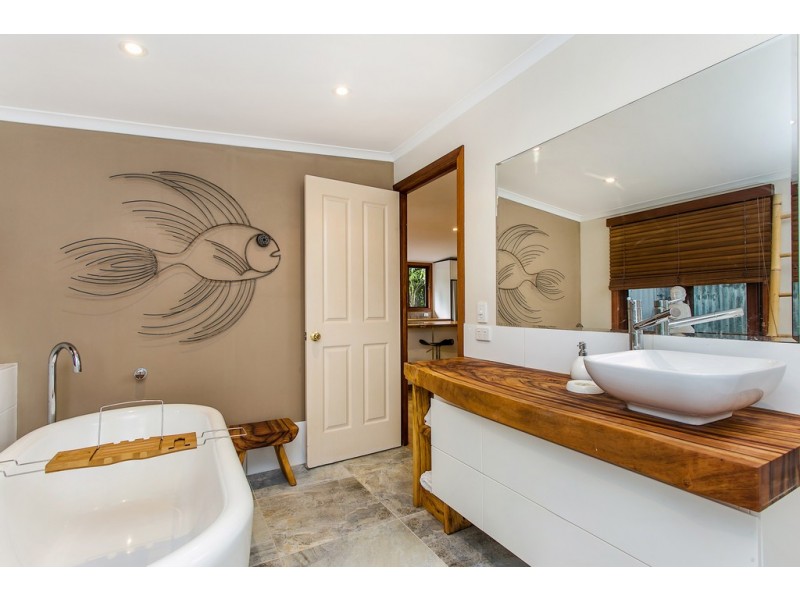 9 Bottlebrush Crescent, Suffolk Park NSW 2481