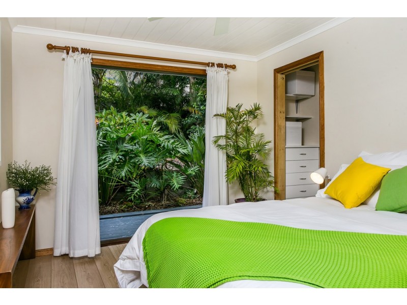 9 Bottlebrush Crescent, Suffolk Park NSW 2481