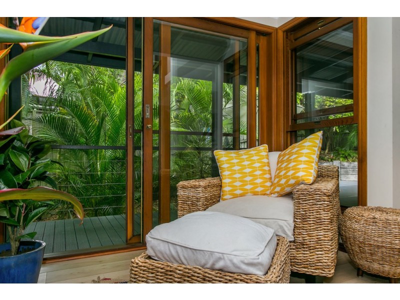 9 Bottlebrush Crescent, Suffolk Park NSW 2481