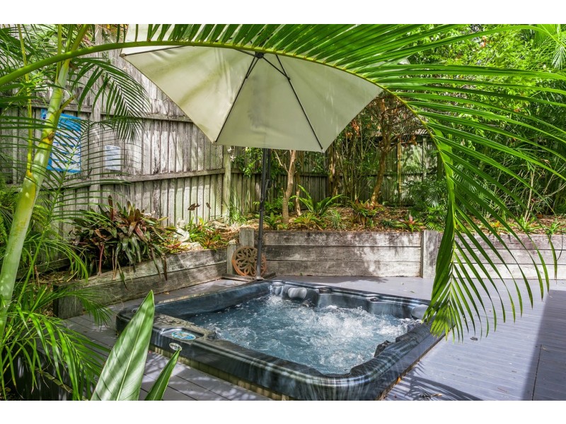 9 Bottlebrush Crescent, Suffolk Park NSW 2481