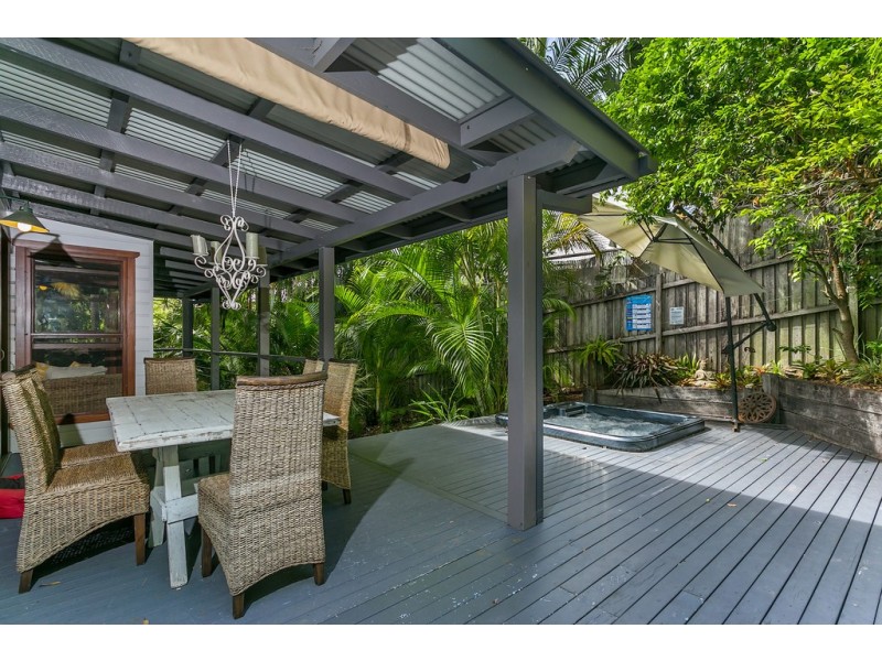 9 Bottlebrush Crescent, Suffolk Park NSW 2481