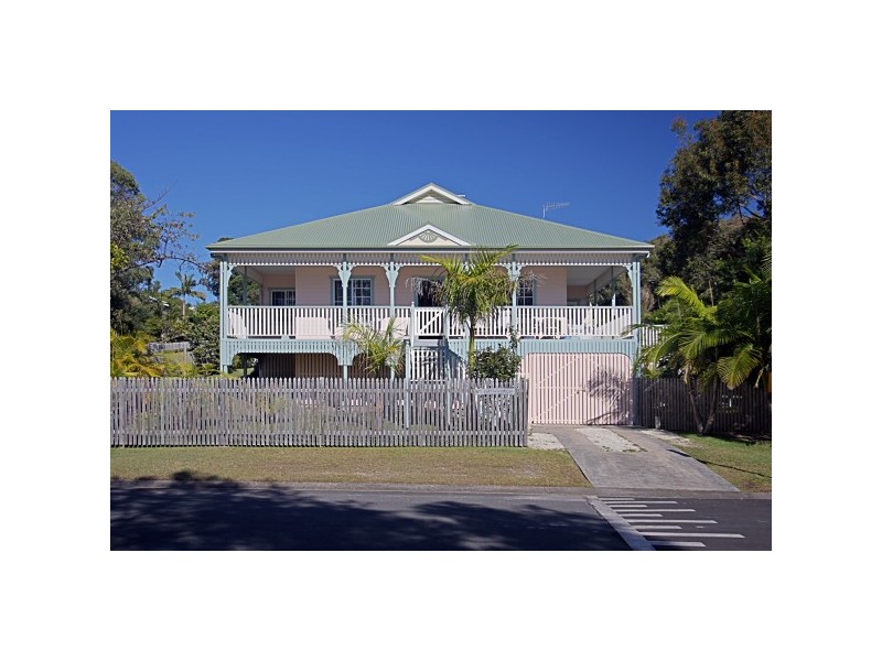2  Bottlebrush Crescent, Suffolk Park NSW 2481
