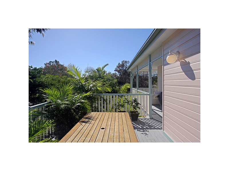 2  Bottlebrush Crescent, Suffolk Park NSW 2481