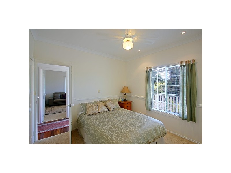 2  Bottlebrush Crescent, Suffolk Park NSW 2481