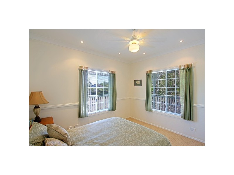 2  Bottlebrush Crescent, Suffolk Park NSW 2481