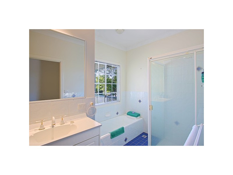 2  Bottlebrush Crescent, Suffolk Park NSW 2481