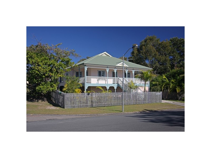 2  Bottlebrush Crescent, Suffolk Park NSW 2481