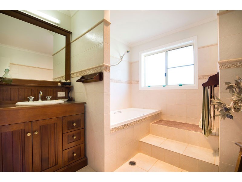 9 Banool Circuit, Ocean Shores NSW 2483
