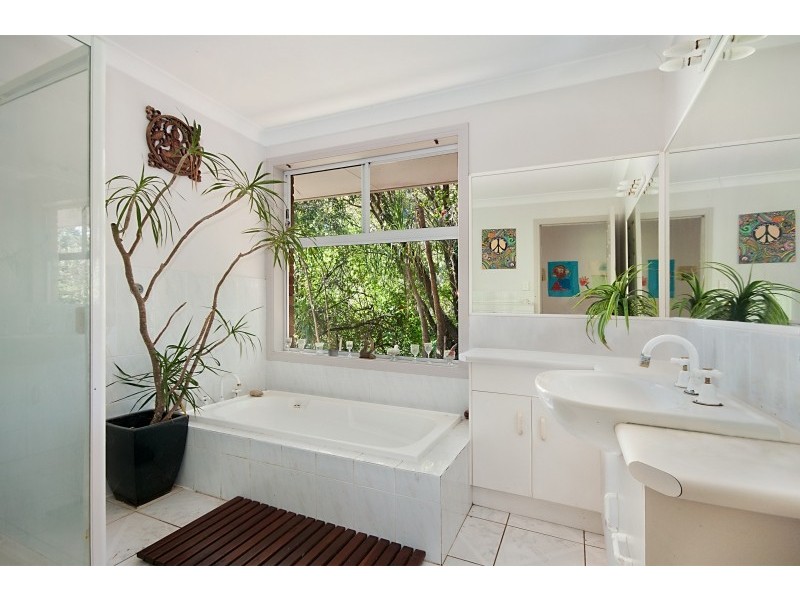 8 Teak Circuit, Suffolk Park NSW 2481